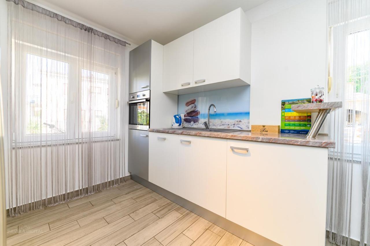 Apartments Maksim And Timon Krk Town Buitenkant foto
