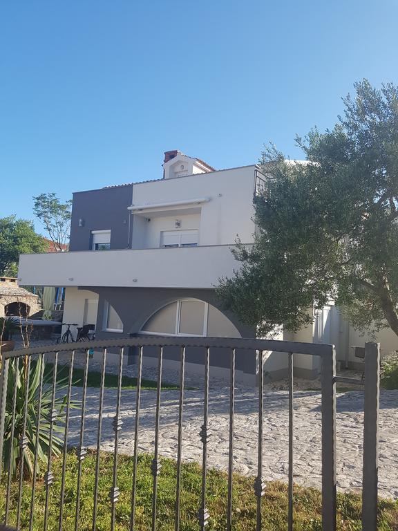 Apartments Maksim And Timon Krk Town Buitenkant foto
