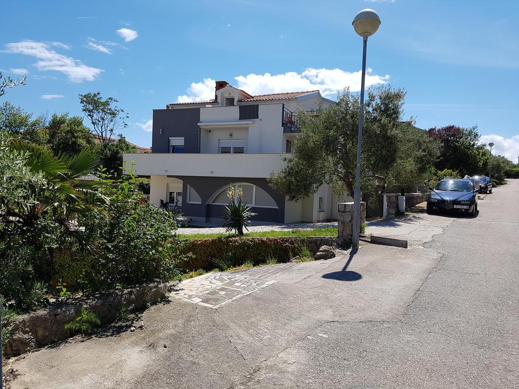 Apartments Maksim And Timon Krk Town Buitenkant foto